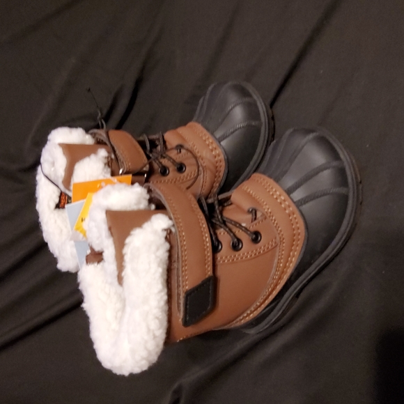 Brand New Cat & Jack Journey Winter Boots - Picture 2 of 6